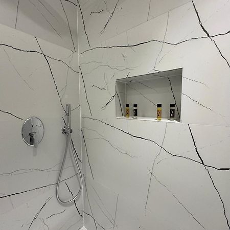 Twins Hotel Влёра Экстерьер фото