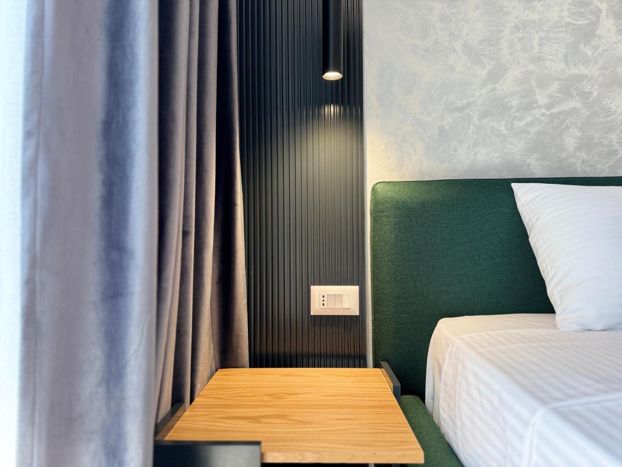 Twins Hotel Влёра Экстерьер фото