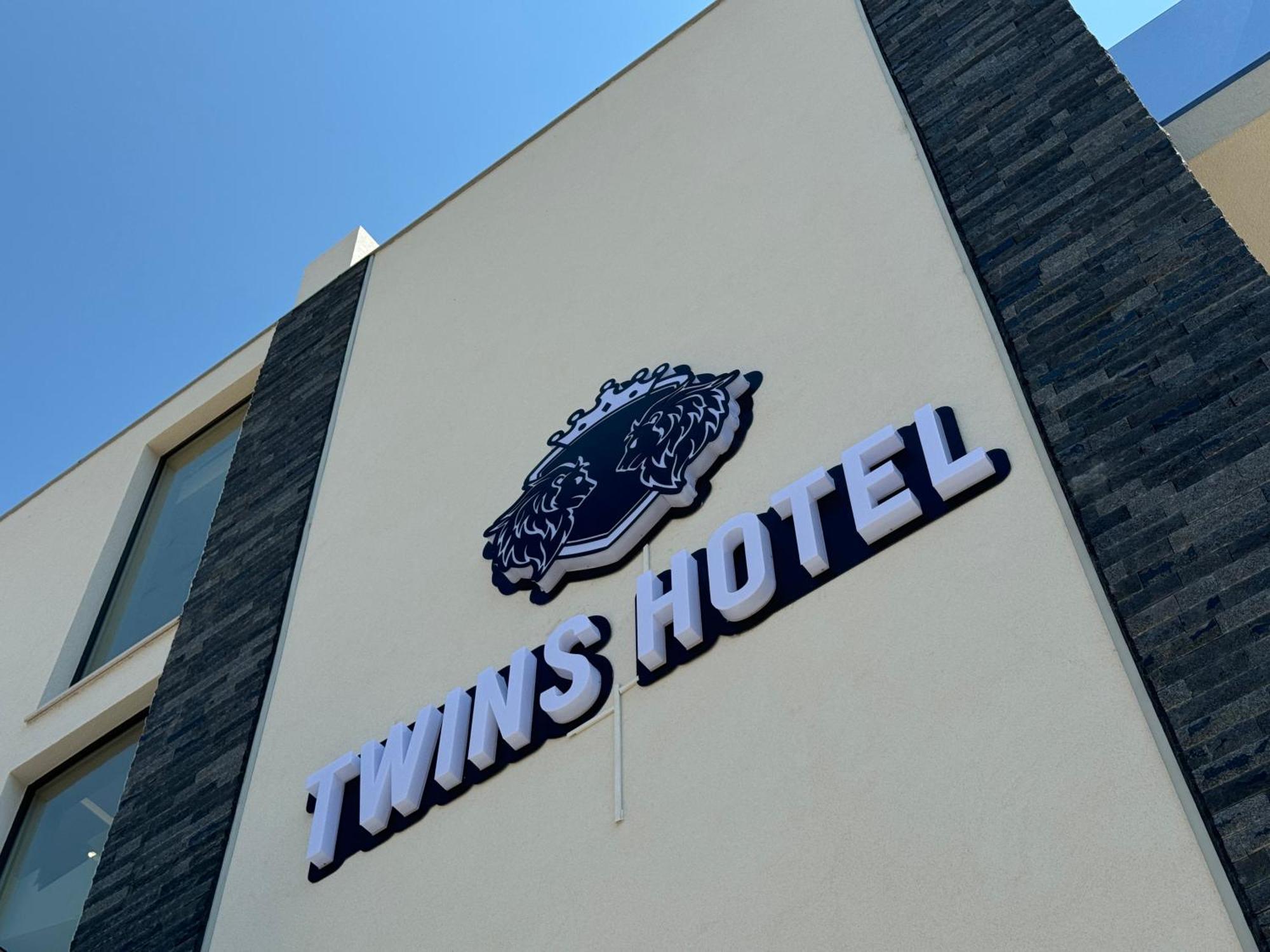 Twins Hotel Влёра Экстерьер фото